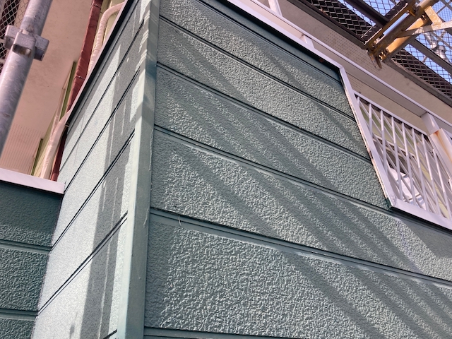 名古屋市緑区で塗装が難しいのでベランダ外壁の張り替え。下地には腐食有り